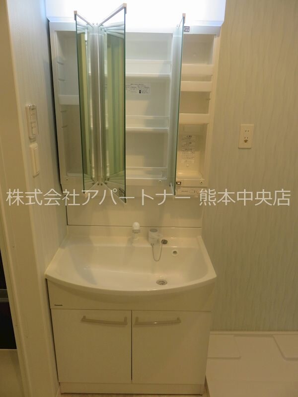 物件内観写真15　(3面鏡付きです！)