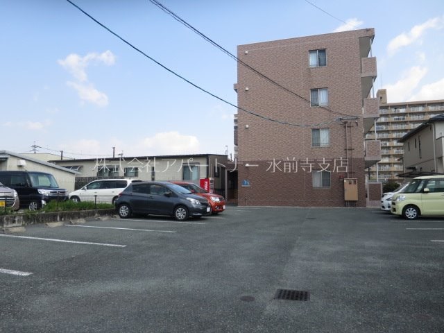 物件内観写真25　(敷地内駐車場も確保！)