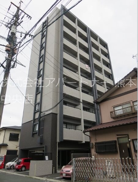 物件外観写真1　(南熊本の築浅マンション☆)