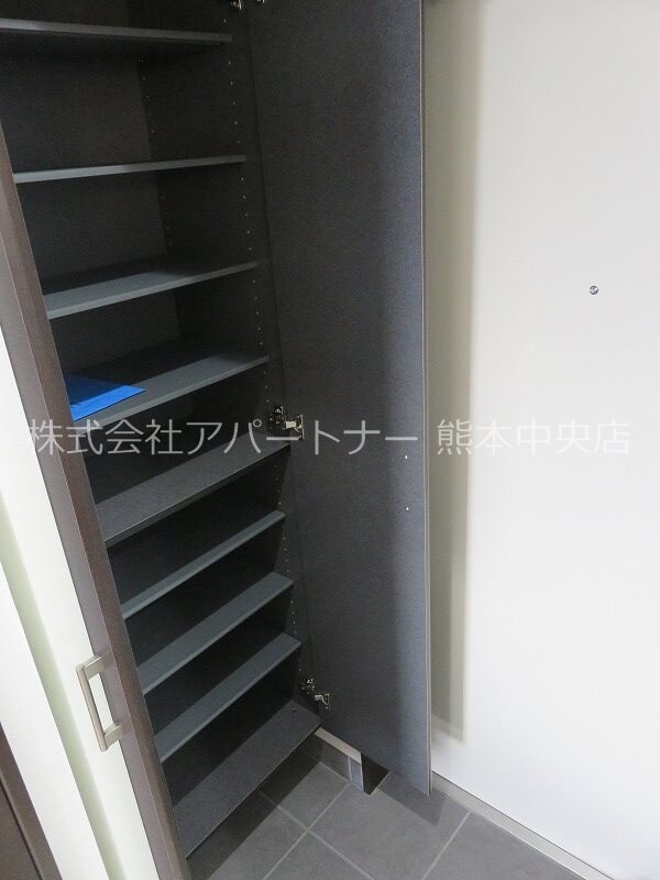 物件内観写真15　(収納力豊富！！)