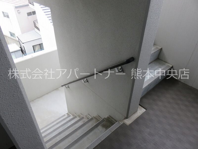 物件内観写真23　(共用階段です。)