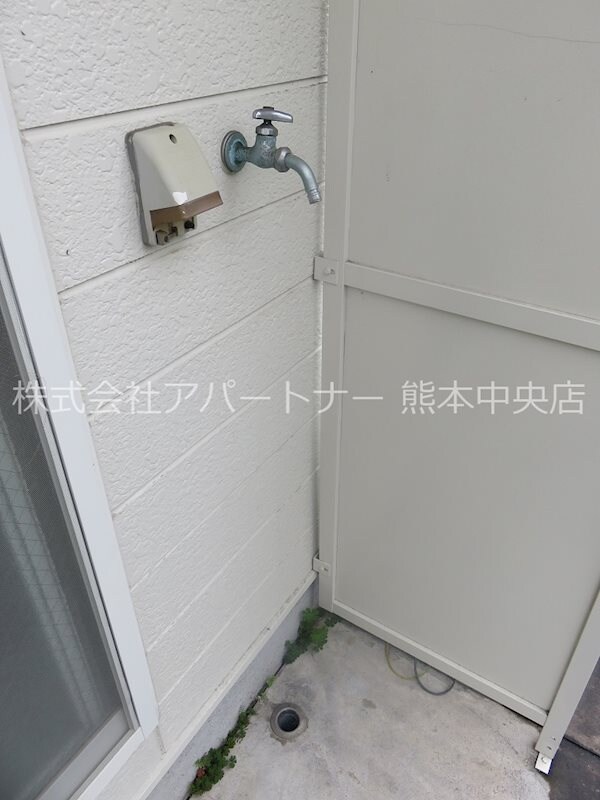 ベランダ(洗濯機置き場は外になります。)