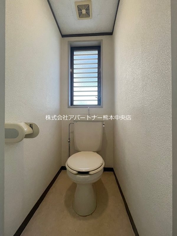 トイレ(窓があります)
