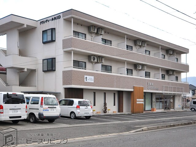 物件外観写真1　(グランディール矢三D)