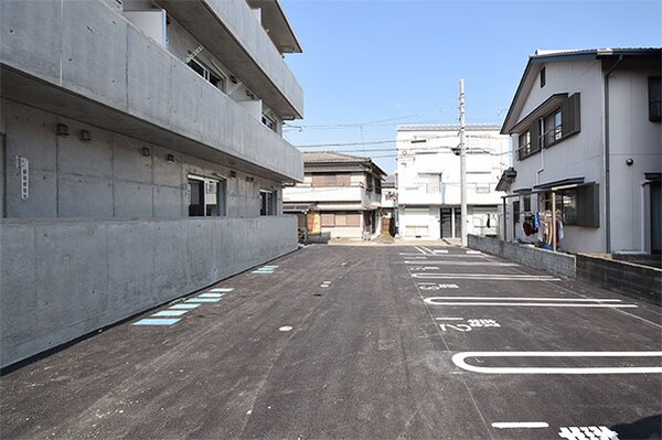駐車場(ピース・エルヴィータ B棟)
