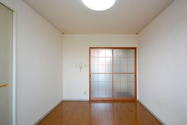 洋室(スカーラⅡ 壁にインターホンついてます)