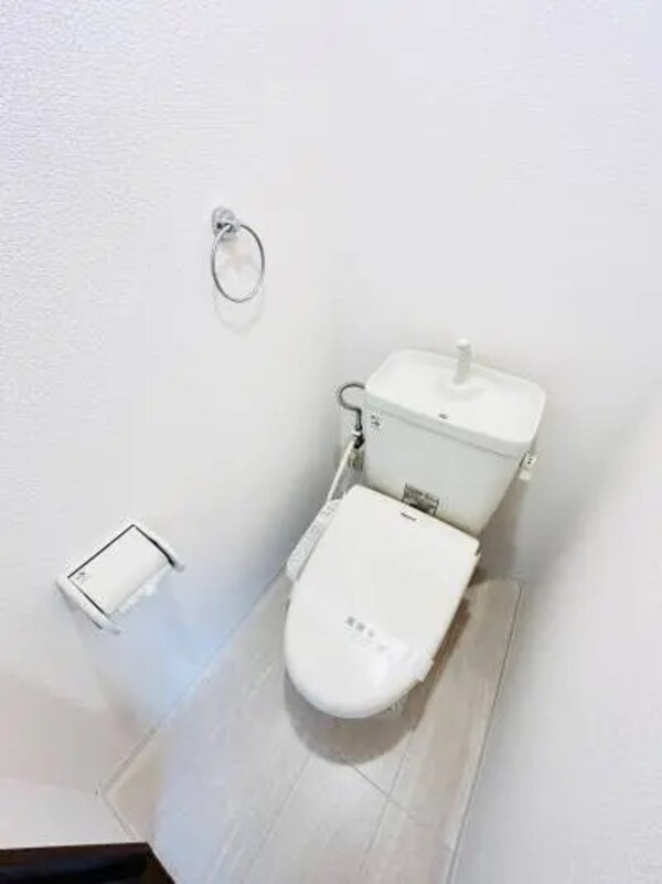 トイレ(トイレ床を張り替え、ウォシュレットも設置済みです♪)