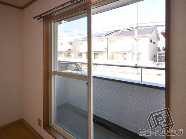 バルコニー(ハイツしらゆり ※同タイプの室内写真です)