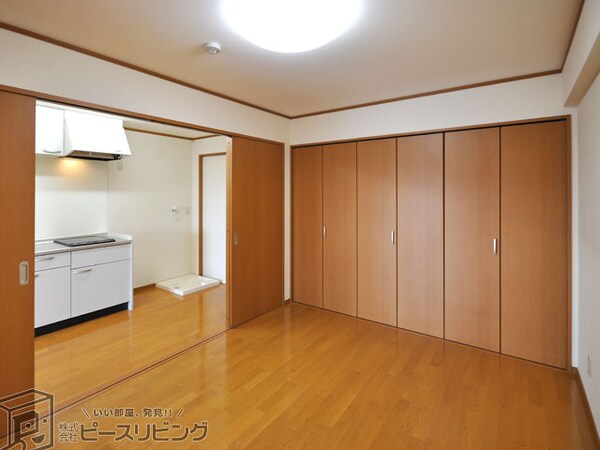 洋室(グランドハイツ矢三 ※同タイプの室内写真です)