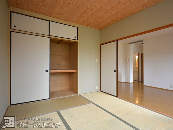 和室(イノセントコーポ：沢山収納できる押入れ)