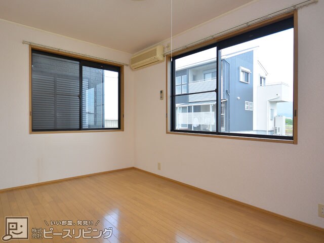 物件内観写真11　(イノセントコーポ：北側の洋室です)