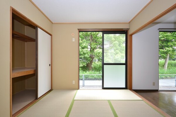 和室(※同タイプの室内写真です。)