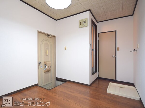 玄関(コーポ末広 ※同タイプの室内写真です)