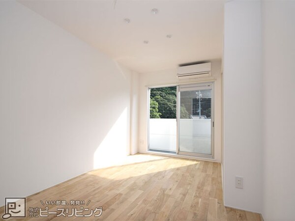 寝室(※同間取り別室の写真です。)