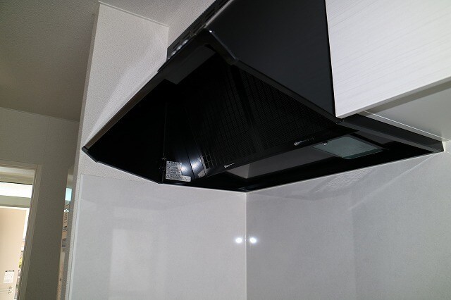 物件内観写真19　(IH上部の換気扇)