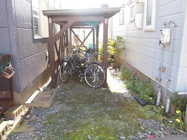 物件外観写真4　(駐輪場)