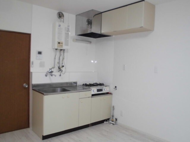 物件内観写真3　(別号室の写真を利用しています。)