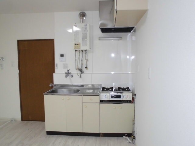 物件内観写真4　(別号室の写真を利用しています。)