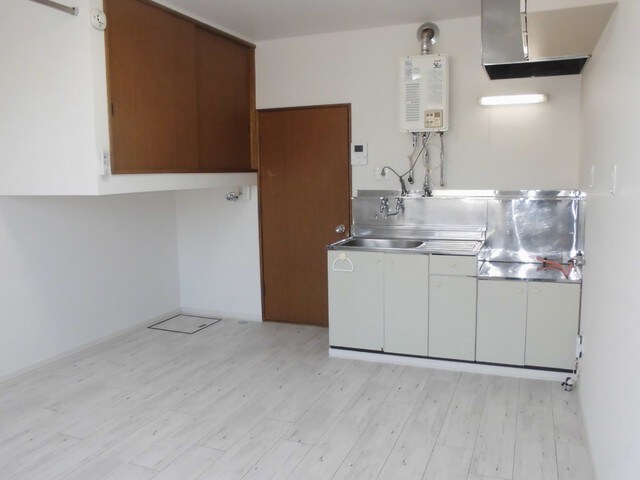 物件内観写真5　(別号室の写真を利用しています。)