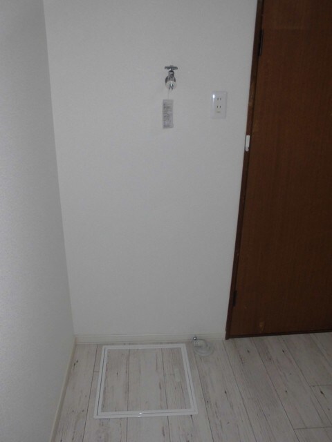 物件内観写真7　(洗濯機置場)