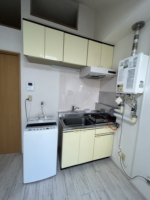 物件内観写真5　(別号室の写真になります)