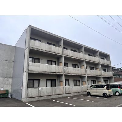ラ　プラウ