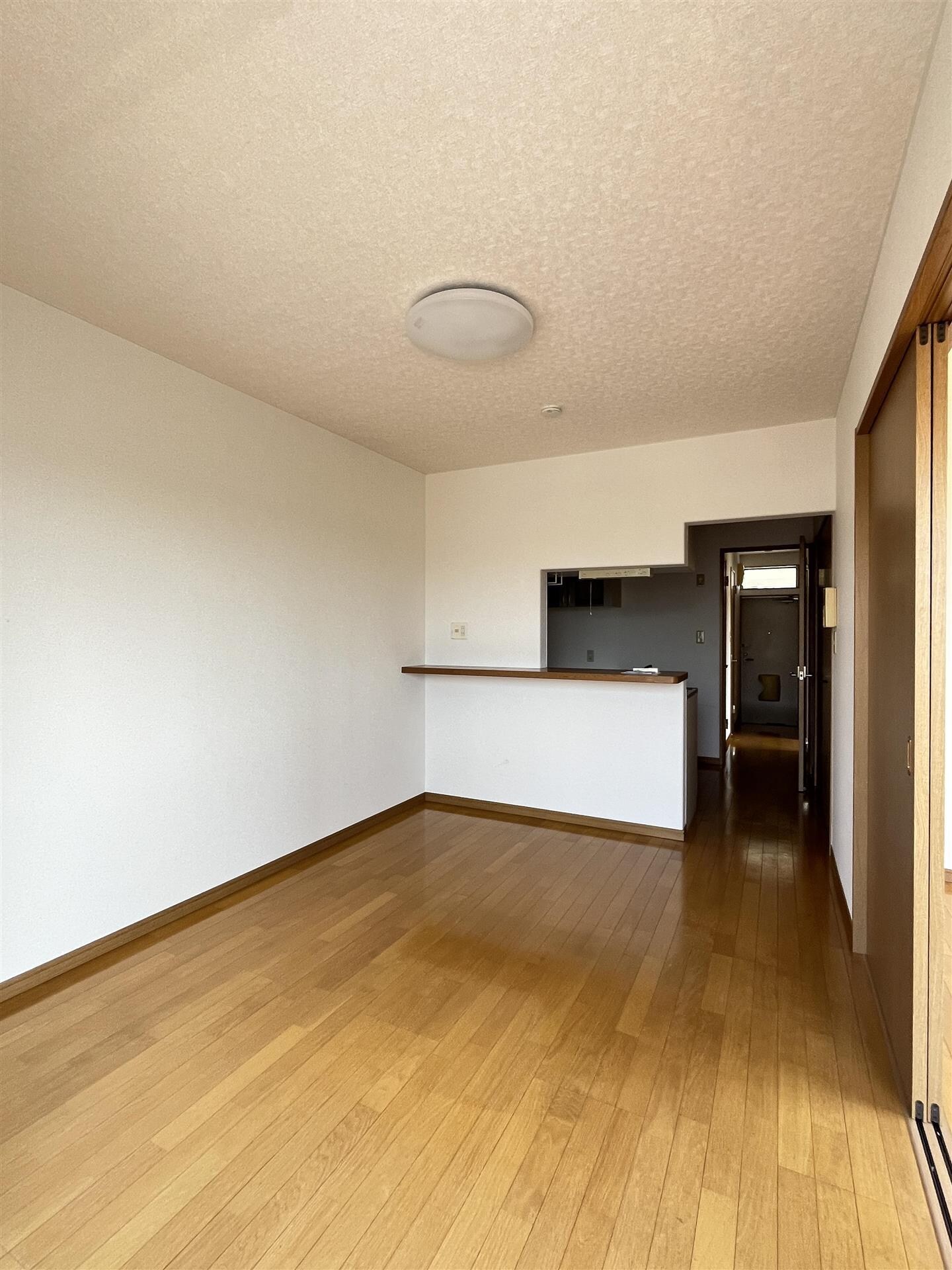 物件内観写真2　(対面キッチン式のLDK)