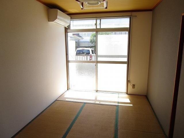 物件内観写真2　(エアコン新品です　畳は入居が決まり次第交換いたしま)