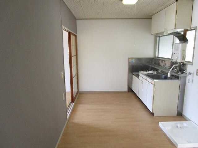 物件内観写真6　(湯沸かし器あり)