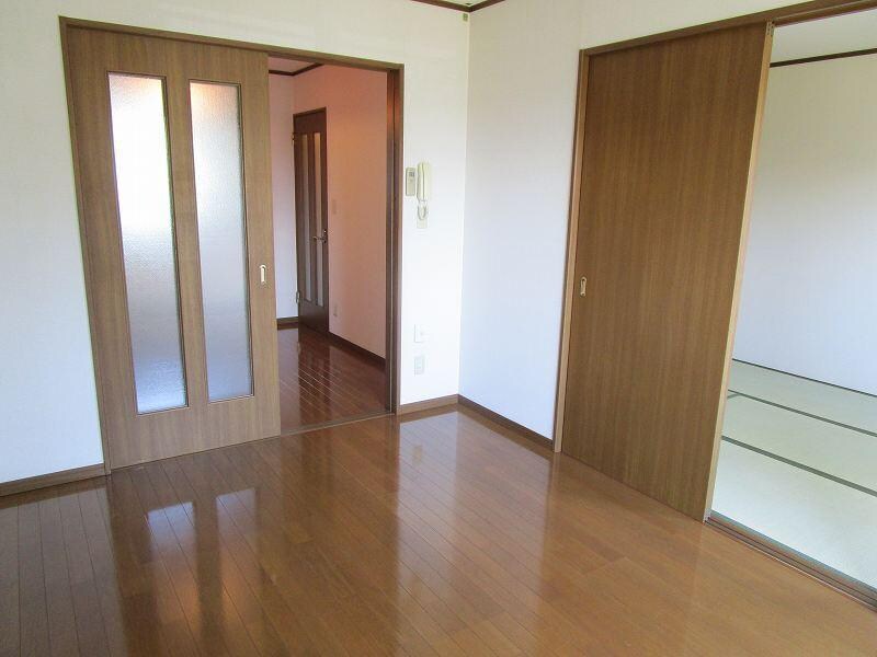 物件内観写真2　(洋室)