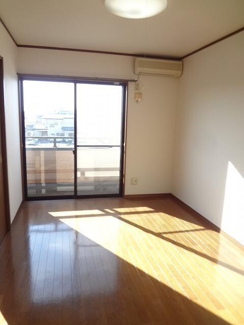 物件内観写真2　(リビング)