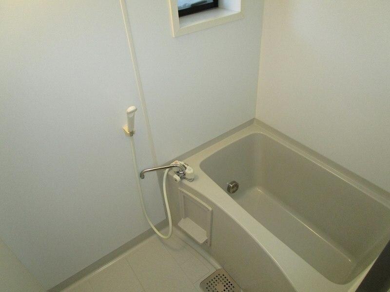 物件内観写真6　(洋室　追炊き　窓有)