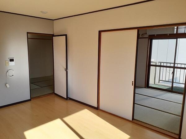 物件内観写真2　(リビング)