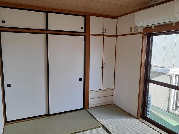 物件内観写真3　(西側和室　エアコン付き)