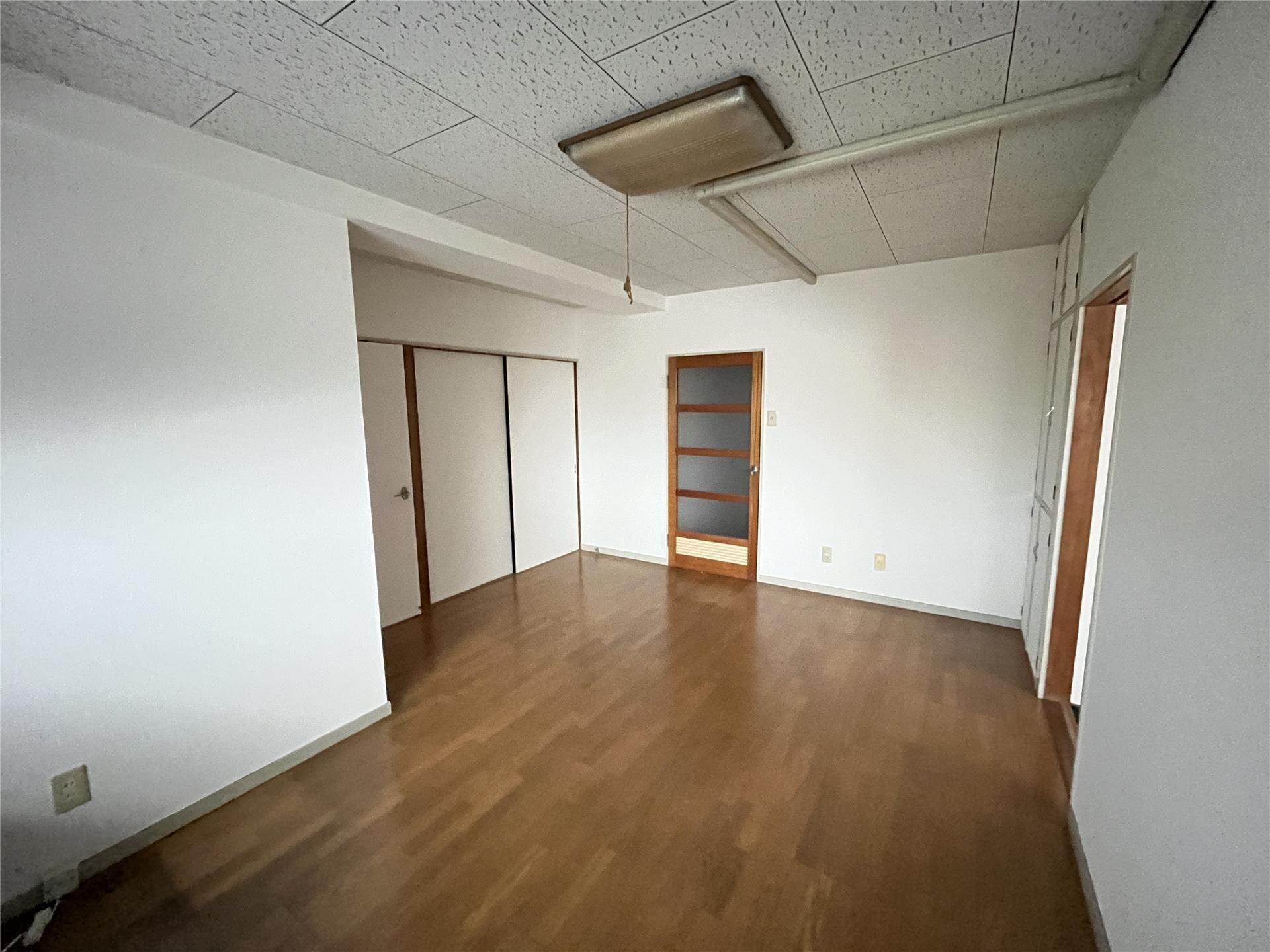 物件内観写真2　(リビング)