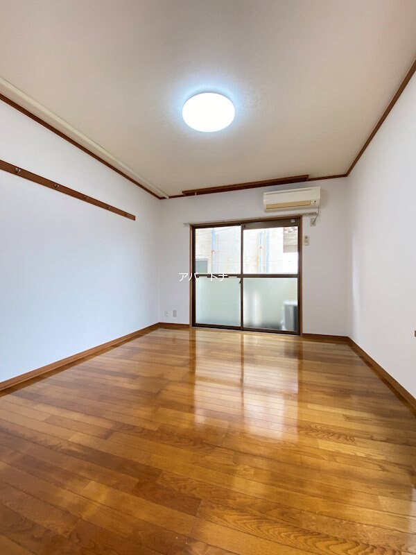 物件内観写真4　(洋間)