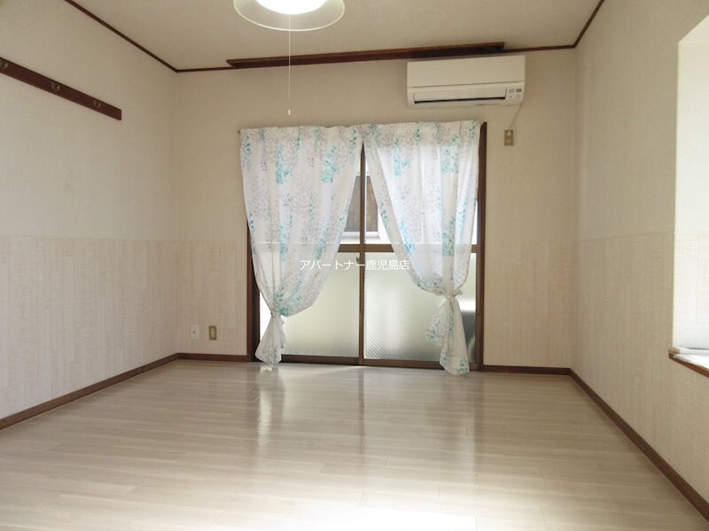 物件内観写真4　(洋間)