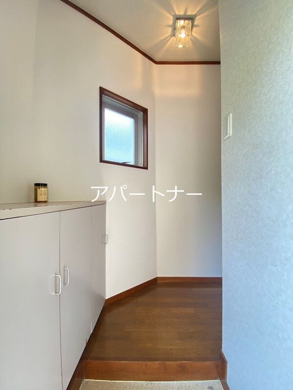 物件内観写真7　(玄関)