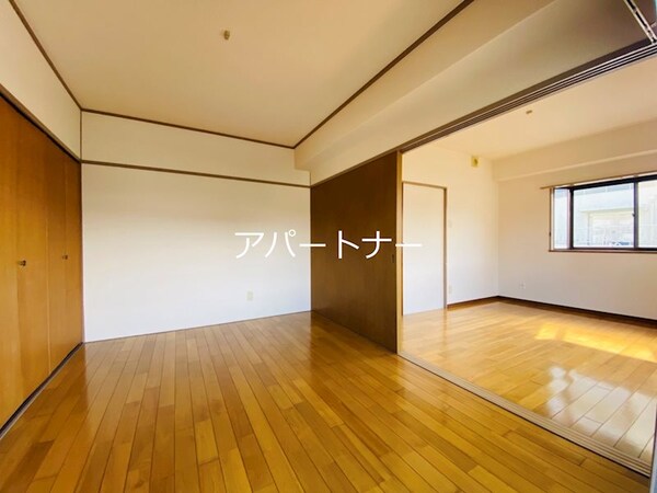 ベッドルーム
