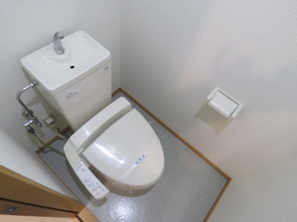 トイレ(バス・トイレ別※写真は、202号室のものになります。)