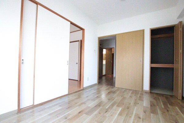 居室(シンプルな印象のお部屋です！)