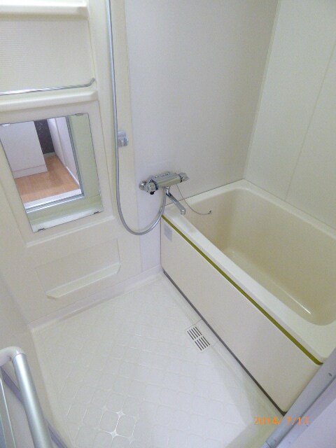 物件内観写真6　(【他号室参考写真】お風呂です)