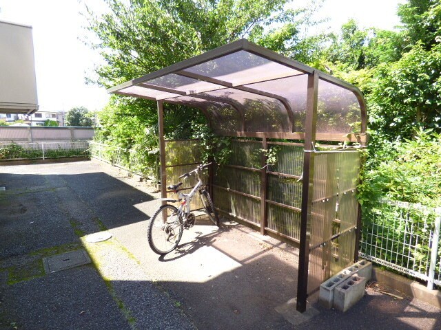 物件外観写真3　(駐輪場です。)