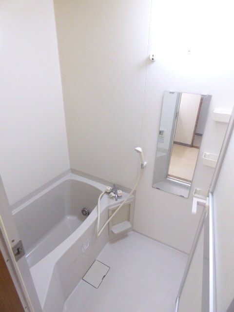 物件内観写真6　(浴室、追い焚き付き)