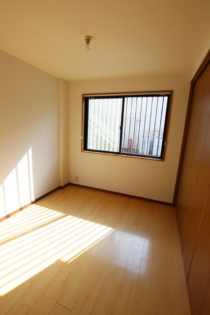 物件内観写真7　(5.3帖洋室)