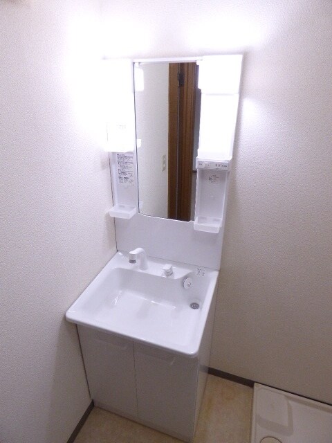 物件内観写真9　(独立洗面台で朝の身支度がラクラク♪)