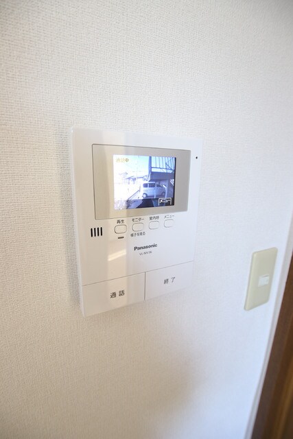 物件内観写真14　(カラーモニターで来訪者を確認)