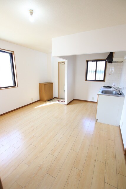 物件内観写真18　(広めのダイニングキッチンスペース)