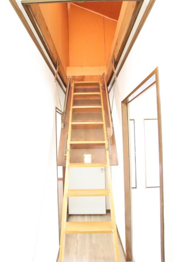 内装(屋根裏収納もございます♪)