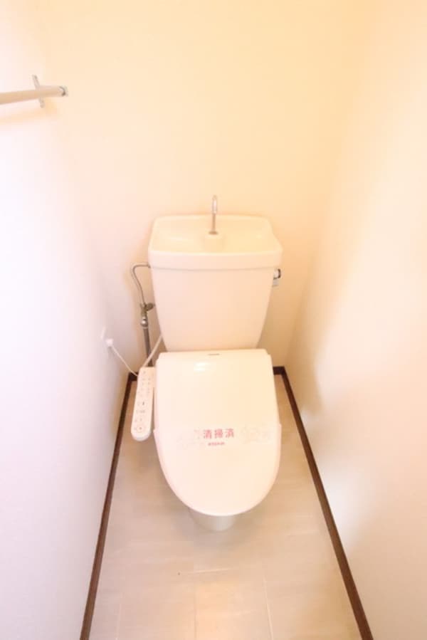トイレ(トイレには温水洗浄便座がついております☆)